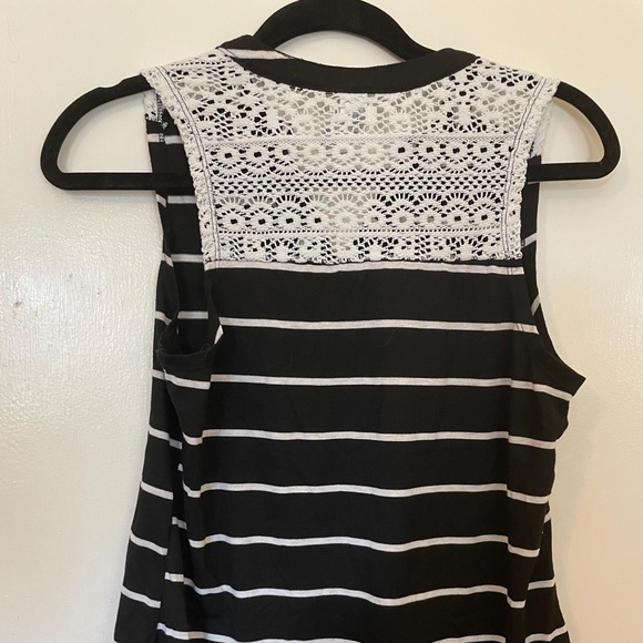 M Fasis button up tank with detailed back - Picture 2 of 3